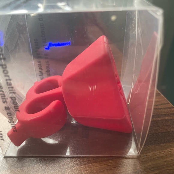 Nail polish finger holder - Picture 4 of 5